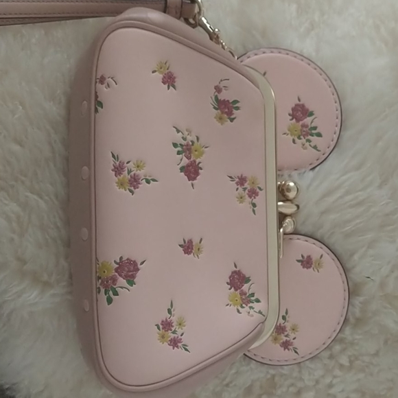 DisneyXCoach Floral KISSLOCK WRISTLET Minnie Ears - Picture 5 of 6